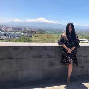 Meet your Posher, Alique